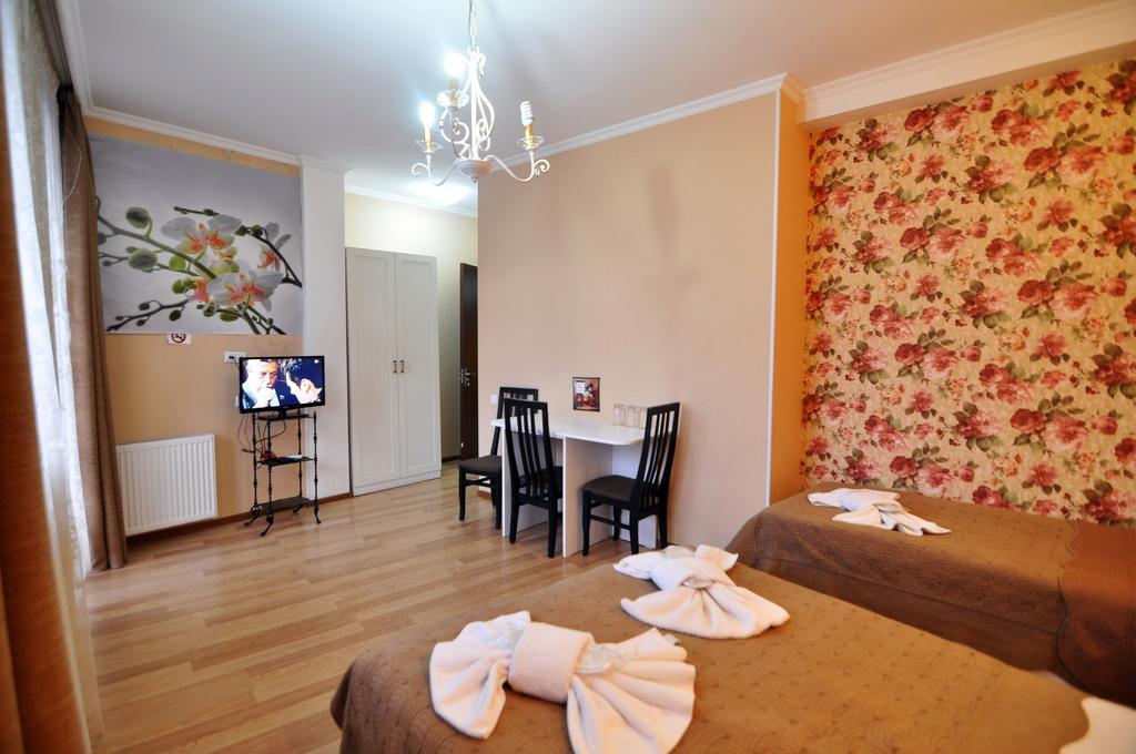 Renaissance Hotel Тбилиси Екстериор снимка