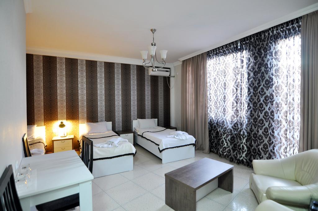 Renaissance Hotel Тбилиси Екстериор снимка