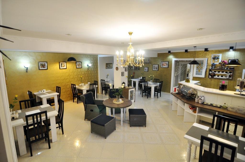 Renaissance Hotel Тбилиси Екстериор снимка